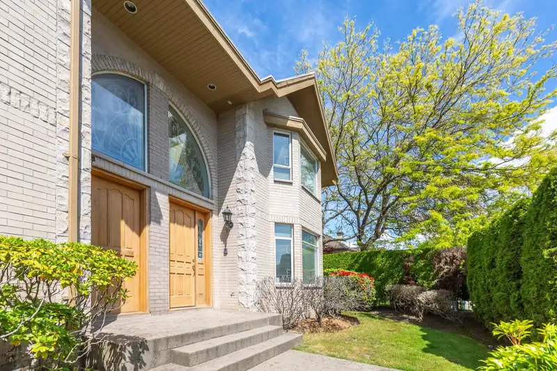 10 5600 DOVER CRESCENT - photo 1 of 26