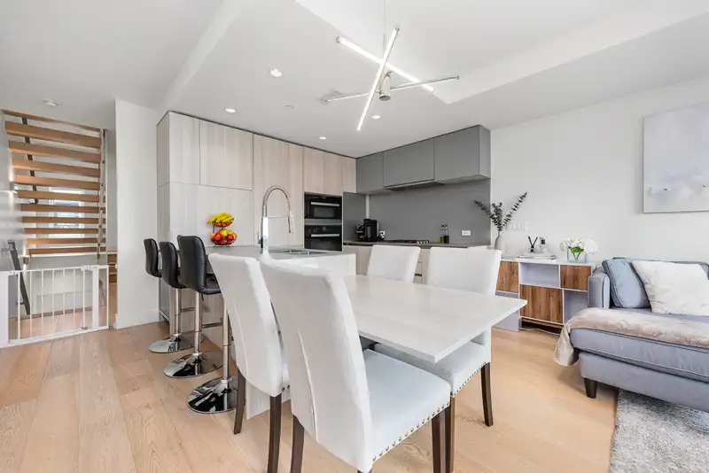 138 W WOODSTOCK AVENUE - photo 3 of 40