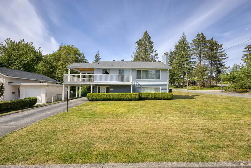 929 GROVER AVENUE - photo 1 of 29