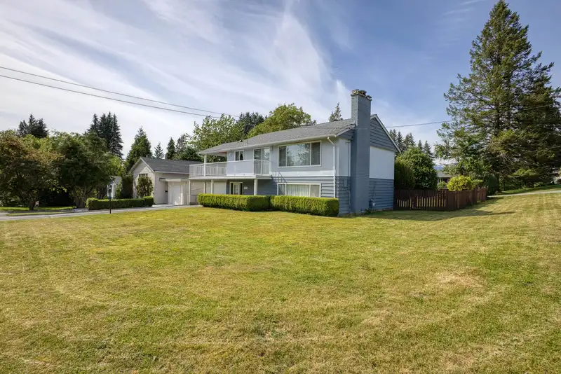 929 GROVER AVENUE - photo 3 of 29