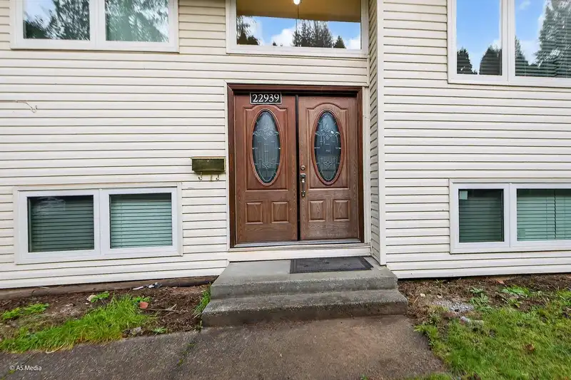 22939 128 AVENUE - photo 2 of 40