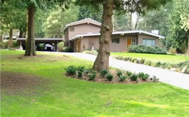 13418 VINE MAPLE DRIVE - photo 1 of 11