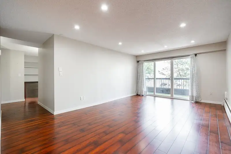 212 13530 HILTON ROAD - photo 4 of 23