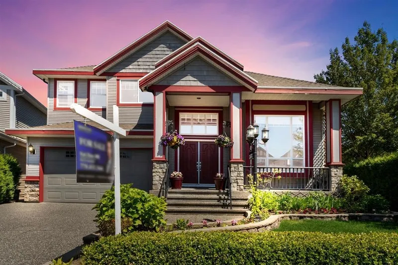 19785 72A AVENUE - photo 2 of 25