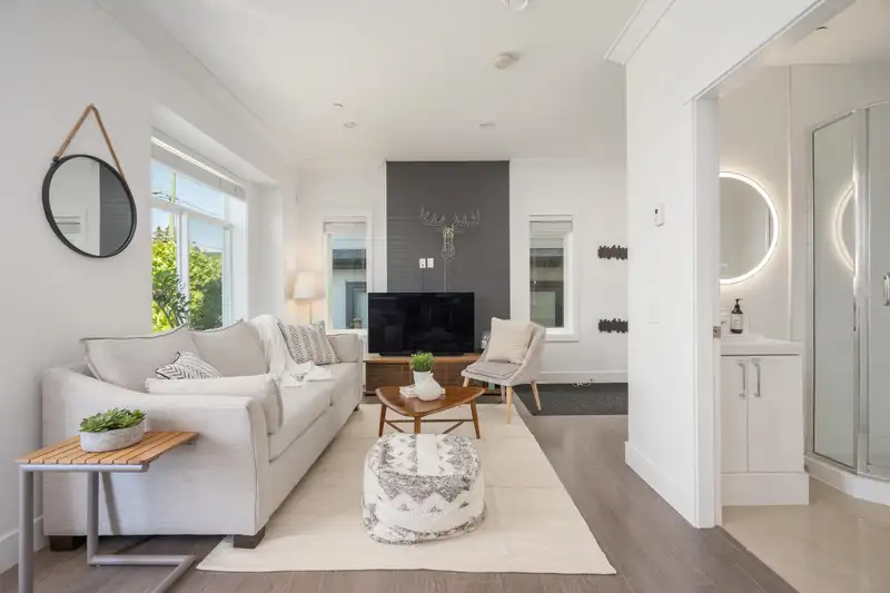 2275 E 34TH AVENUE - photo 4 of 28