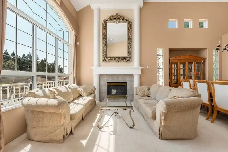 94 LINDEN COURT - photo 3 of 35