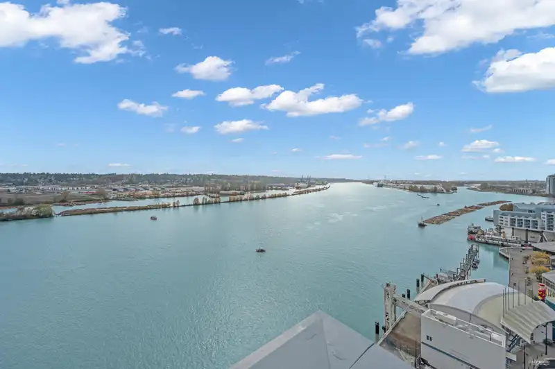 1402 680 QUAYSIDE DRIVE - photo 3 of 28