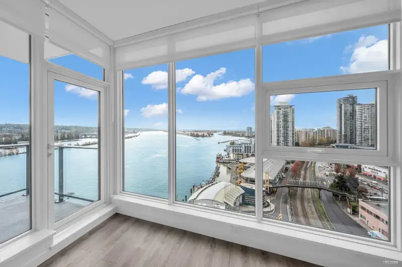 1402 680 QUAYSIDE DRIVE - photo 4 of 28