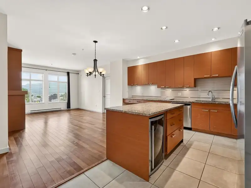 305 4365 HASTINGS STREET - photo 2 of 23