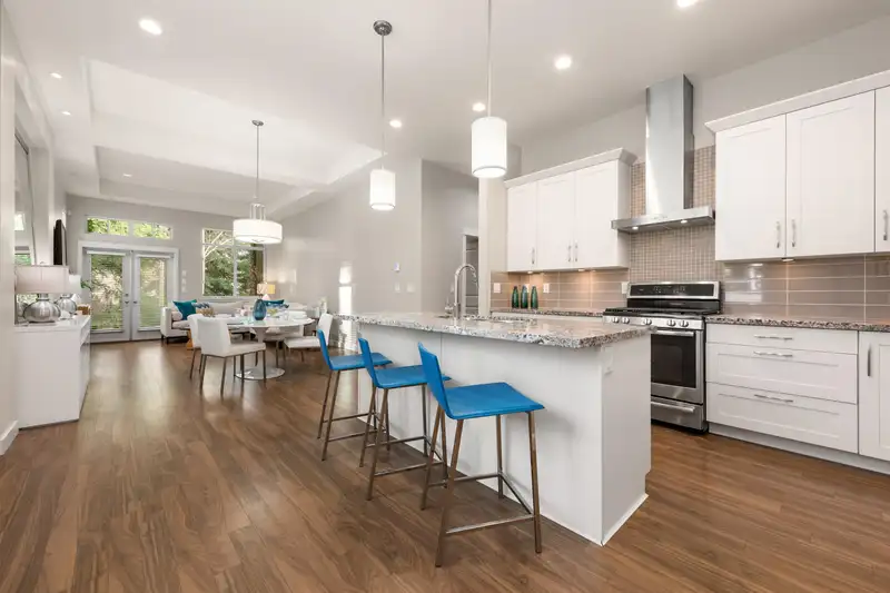 5090 SPRINGS BOULEVARD - photo 2 of 25