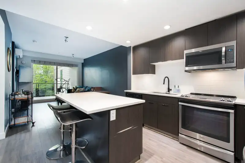 201 719 W 3RD STREET - photo 4 of 23