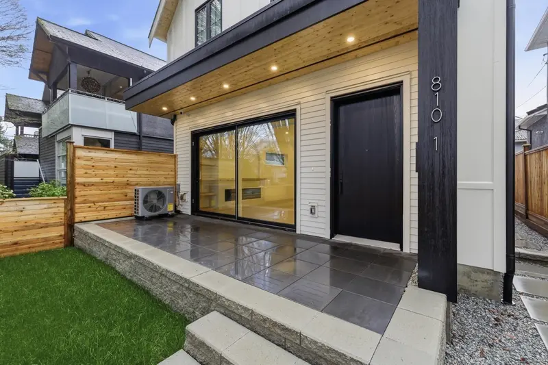 1 810 E 22ND AVENUE - photo 4 of 25