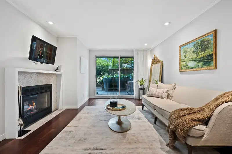 104 925 W 15TH AVENUE - photo 2 of 26