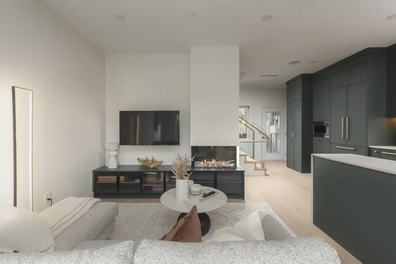 2 8508 EAST BOULEVARD - photo 1 of 15