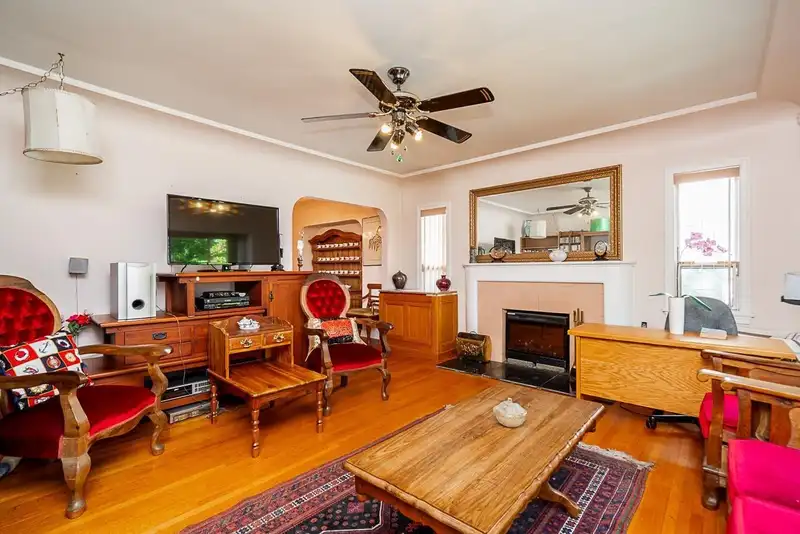 876 W KING EDWARD AVENUE - photo 3 of 12