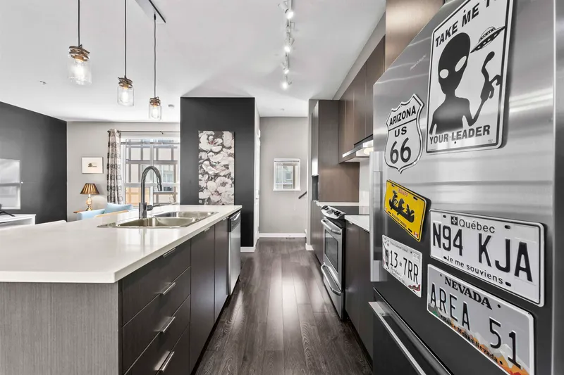 13 7848 209 STREET - photo 2 of 25