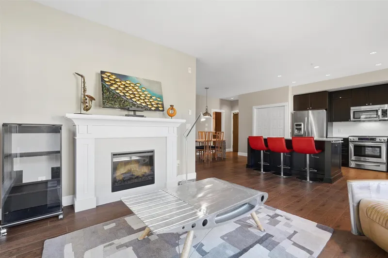 214 15195 36 AVENUE - photo 2 of 25