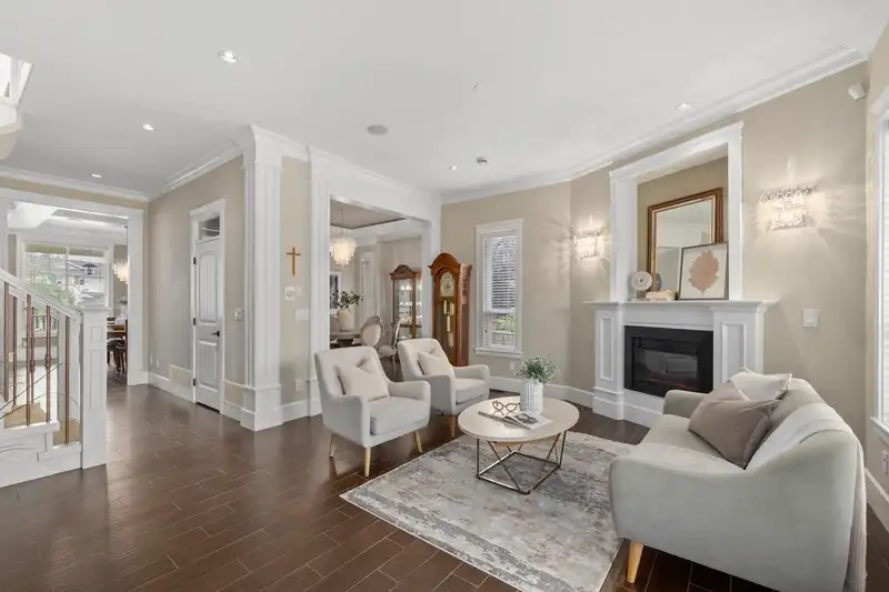 17430 0A AVENUE - photo 4 of 40