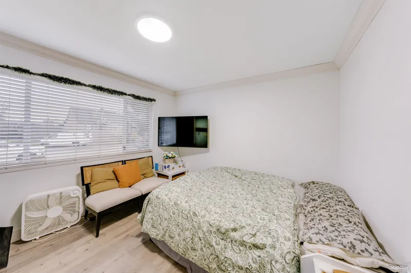 249 PEMBINA STREET - photo 4 of 25