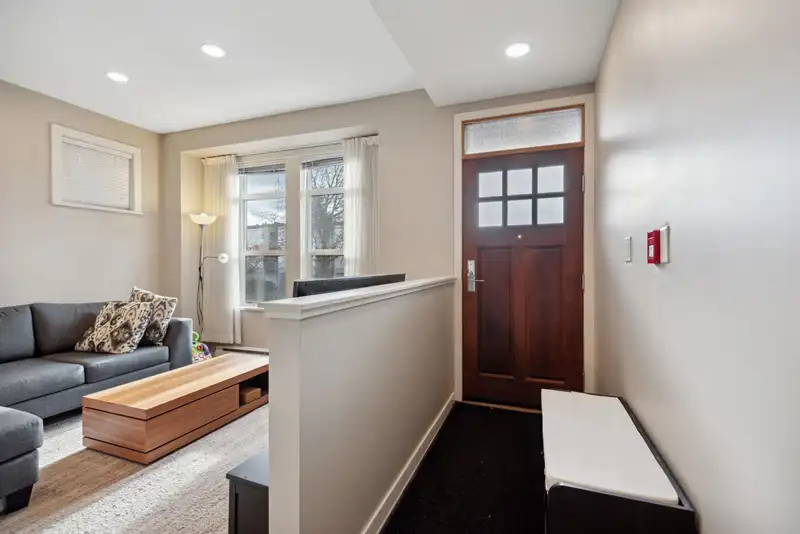 8 5881 IRMIN STREET - photo 3 of 33