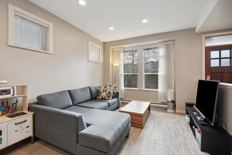 8 5881 IRMIN STREET - photo 4 of 33