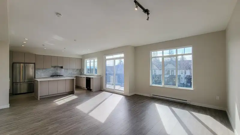 145 1360 MITCHELL STREET - photo 4 of 32