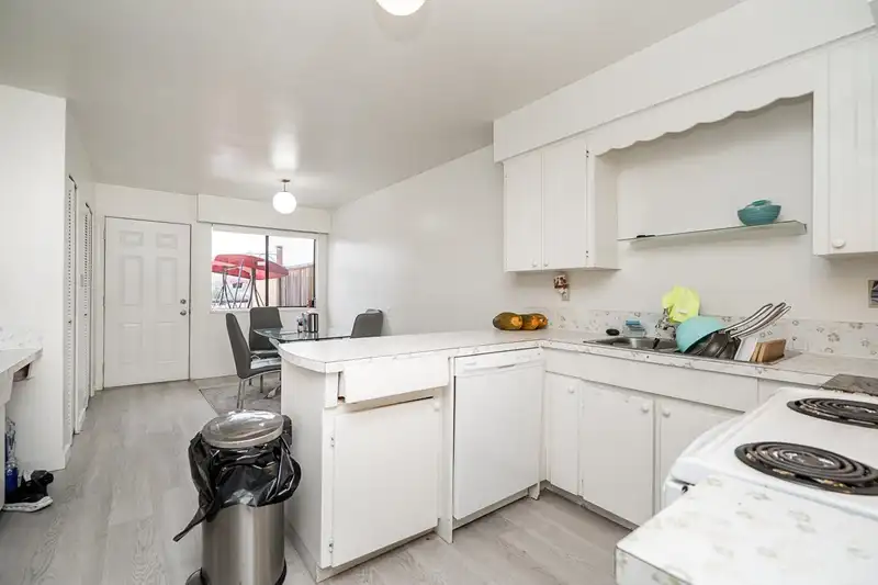 5391-5393 NORFOLK STREET - photo 4 of 40