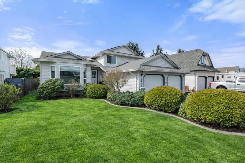 5973 GLENDALE DRIVE - photo 3 of 25