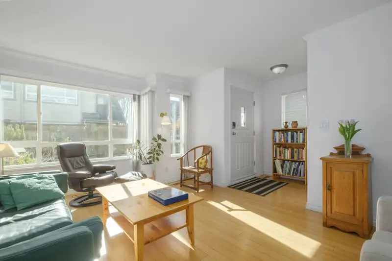 220 W 15TH STREET - photo 4 of 40