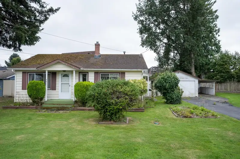 5061 LINDEN DRIVE - photo 1 of 20