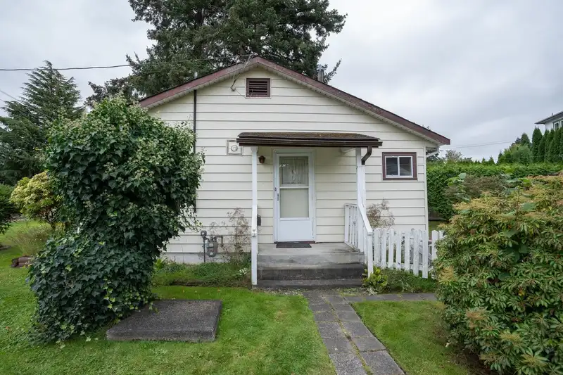 5061 LINDEN DRIVE - photo 4 of 20