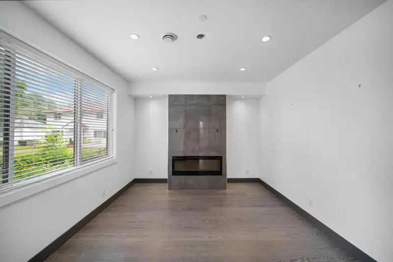 7493 GATINEAU PLACE - photo 3 of 38