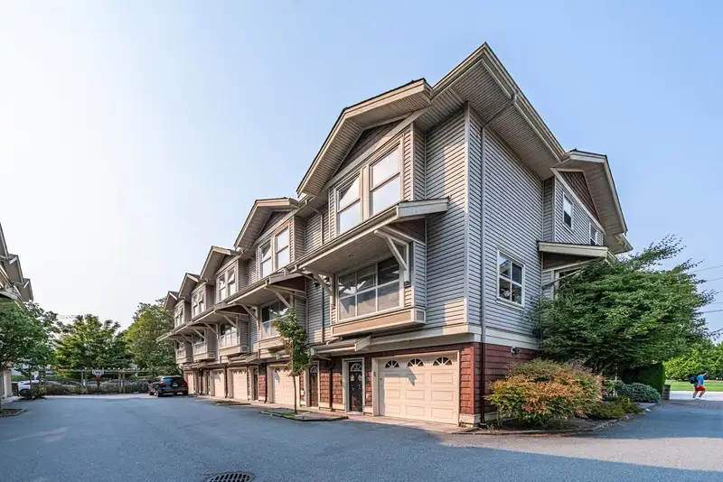 1 9000 GRANVILLE AVENUE - photo 1 of 33