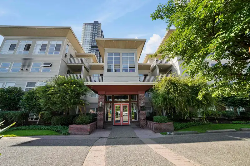 405 522 SMITH AVENUE - photo 1 of 18