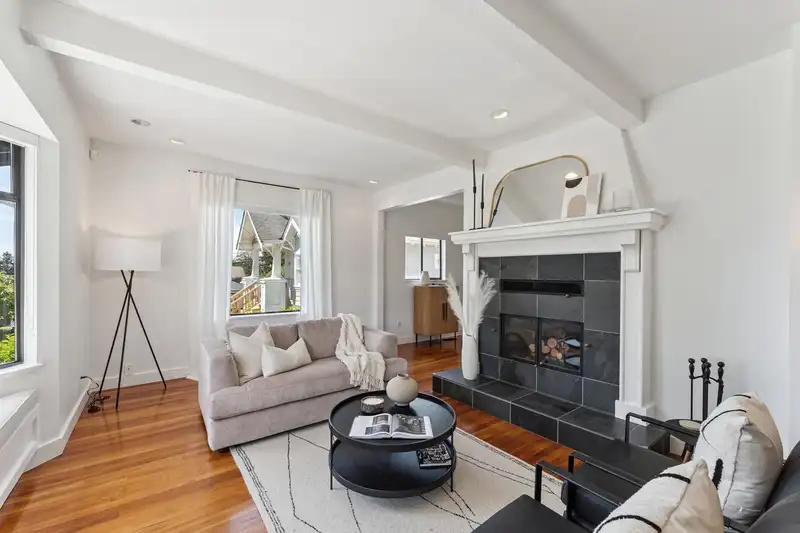 186 W KINGS ROAD - photo 2 of 38