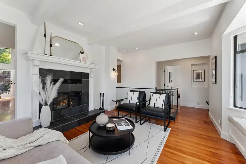186 W KINGS ROAD - photo 3 of 38