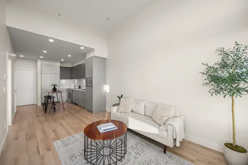 415 1892 STARLING DRIVE - photo 3 of 29