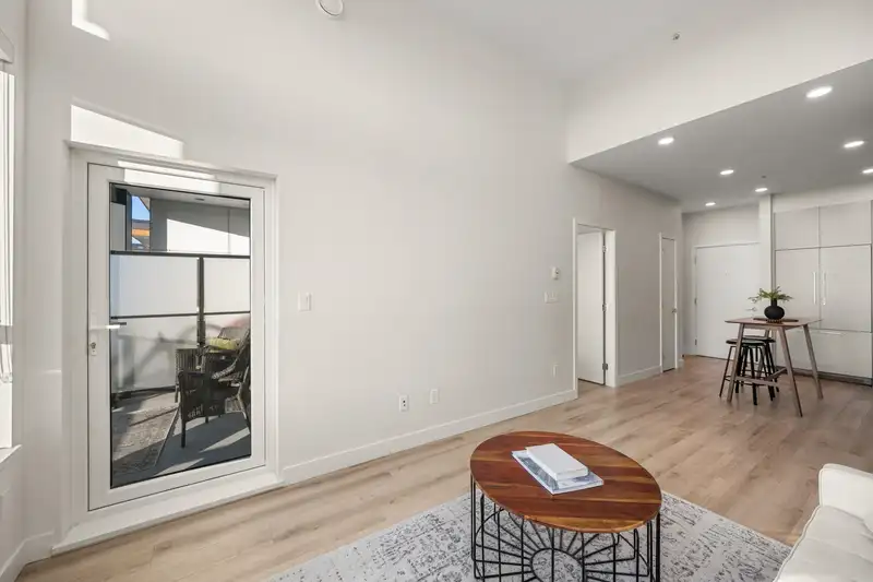 415 1892 STARLING DRIVE - photo 4 of 29