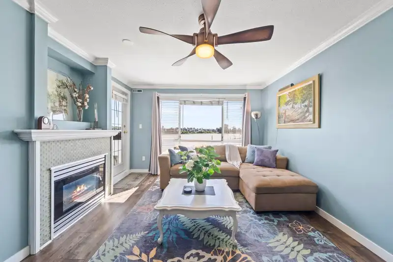312 6 RENAISSANCE SQUARE - photo 1 of 34