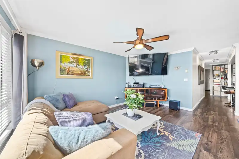312 6 RENAISSANCE SQUARE - photo 3 of 34