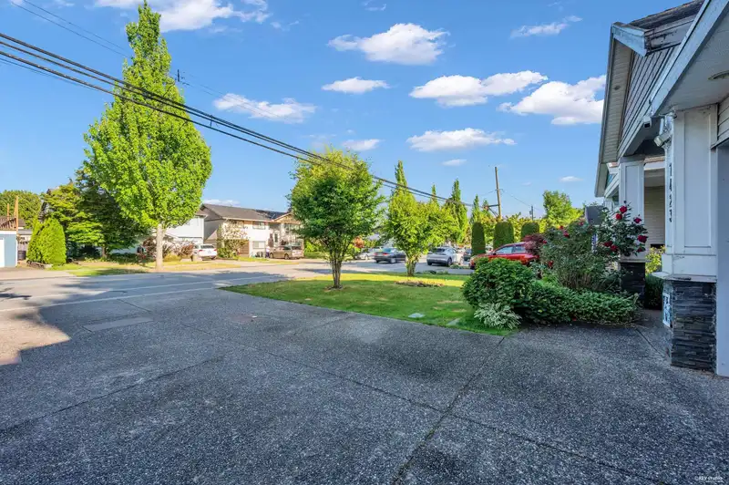 7423 115 STREET - photo 2 of 34