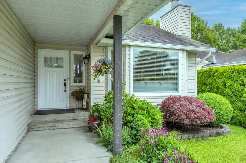 21585 94B AVENUE - photo 2 of 40