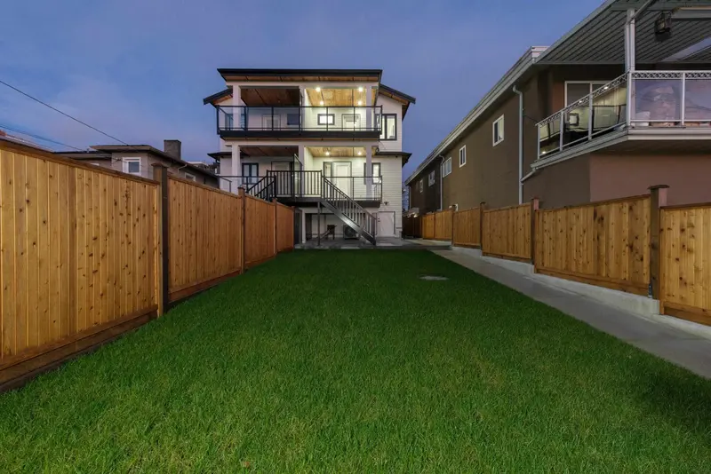 2 7361 FRASER STREET - photo 2 of 25