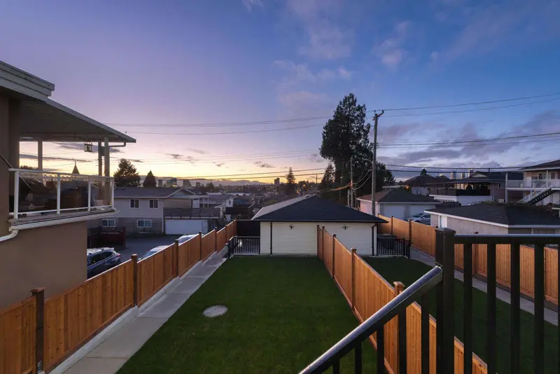 2 7361 FRASER STREET - photo 4 of 25