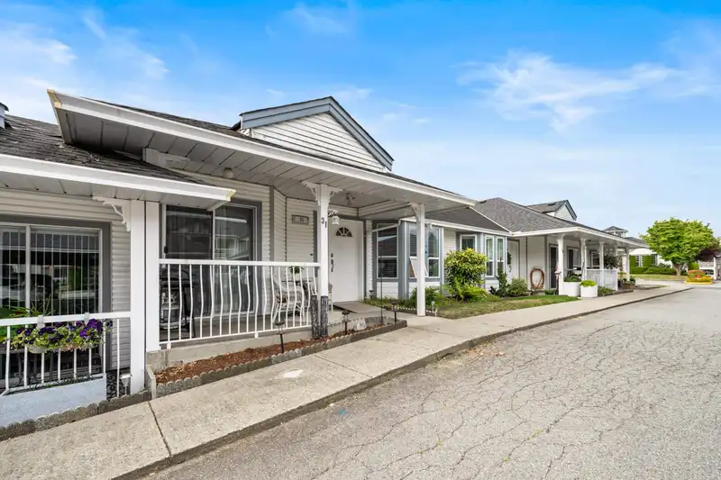 31 20554 118TH AVENUE - photo 4 of 33