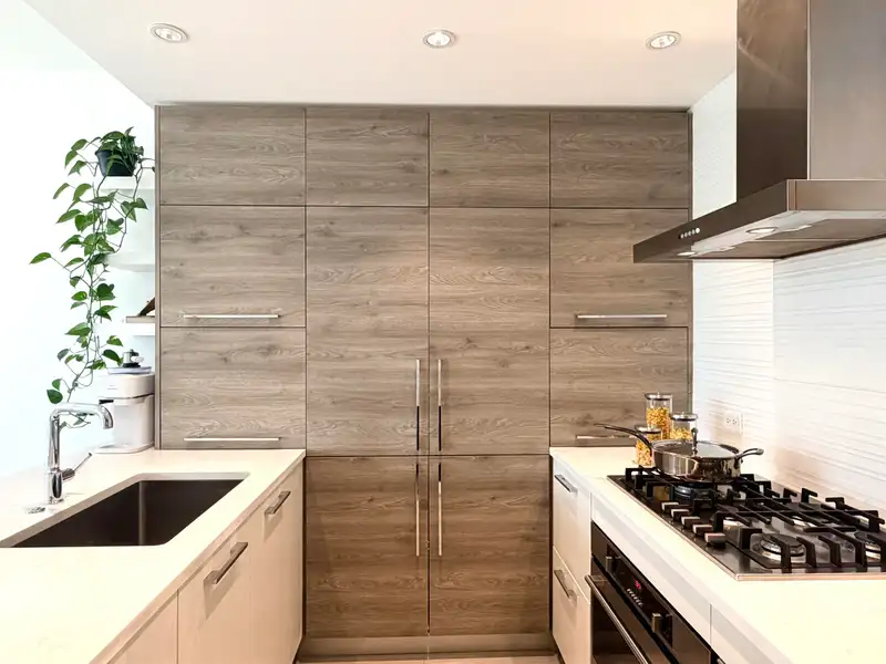 911 7388 KINGSWAY - photo 4 of 21