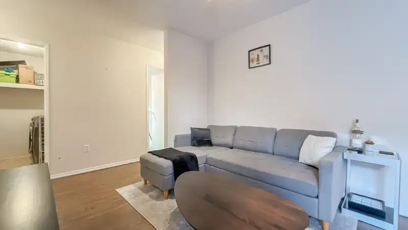 204 9145 SATURNA DRIVE - photo 4 of 21