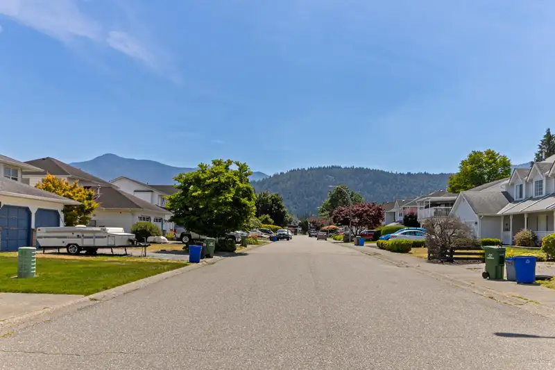 5856 GLENDALE DRIVE - photo 3 of 29
