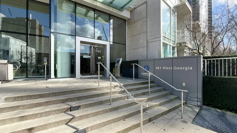 905 161 W GEORGIA STREET - photo 1 of 15