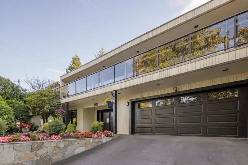 834 WASHINGTON DRIVE - photo 1 of 17